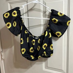 Junior’s Crop Top size medium